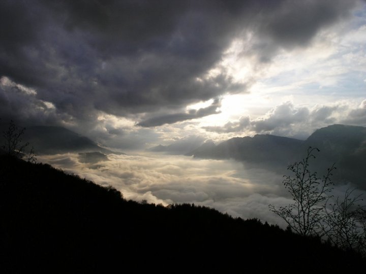 Nuvole e nebbia di trentina