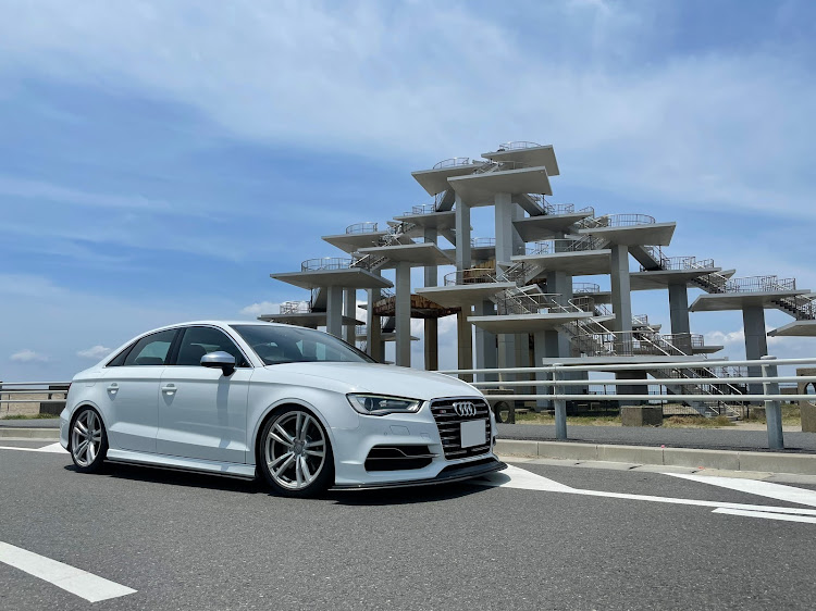 S3 セダンのキリッ顔・繋がれフェイスドンっ・Audi・s3・山梨に関するカスタム事例の投稿画像1枚目