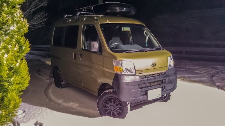 ハイゼットカーゴの洗車したら雨が降る。・洗車したら雪が降る・融雪剤嫌い・融雪剤やばい・『車中泊®️(みんなのモンだろ💢)』に関するカスタム事例の投稿画像1枚目
