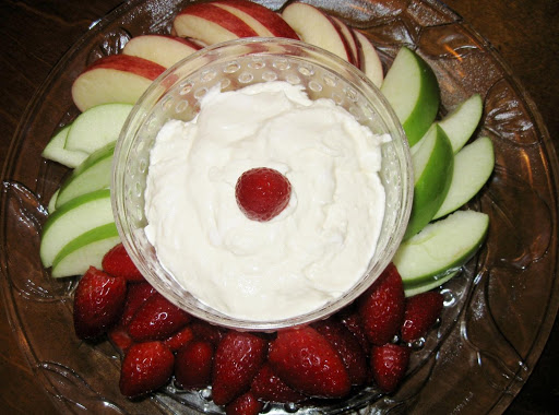 Delectable cream cheese and marshmallow fluff dip for fruit ... So tasty !