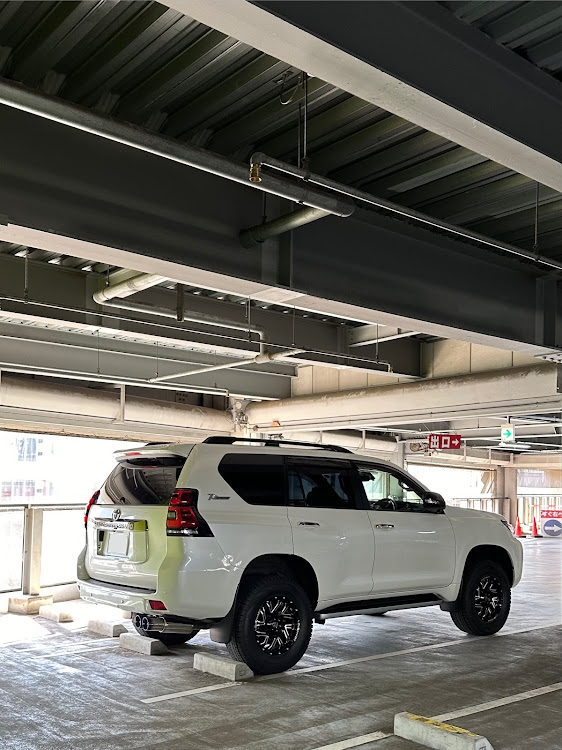 ランドクルーザープラドの北海道・GDJ150・70th ANNIVERSARY LIMITED・冬タイヤ交換に関するカスタム事例の投稿画像2枚目