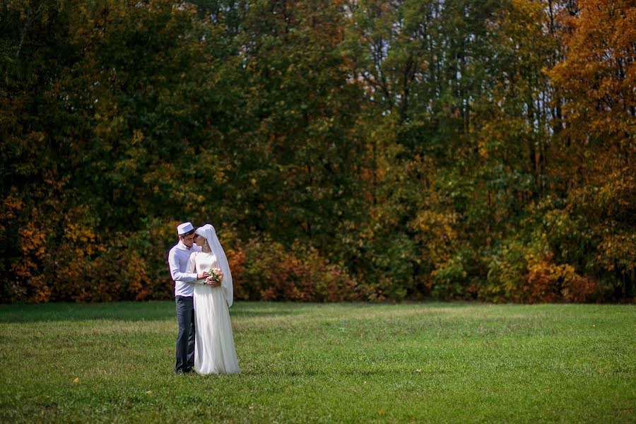 Fotógrafo de casamento Rinat Yamaliev (yarinat). Foto de 6 de outubro 2016