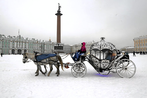 A horse-drawn carriage in Palace Square, in front of the Winter Palace.