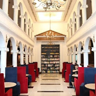 Moooon River Cafe & Books