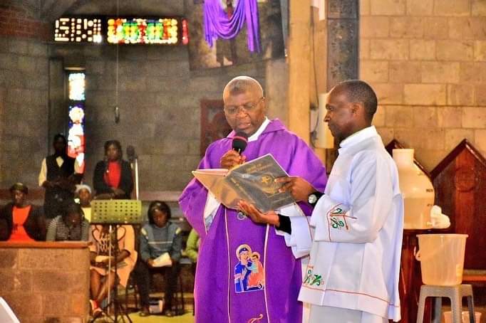 A priest conducts the service during Prisca Mwaro, ex-wife to Sports and Culture CS Ababu Namwamba at Consolata Shrine