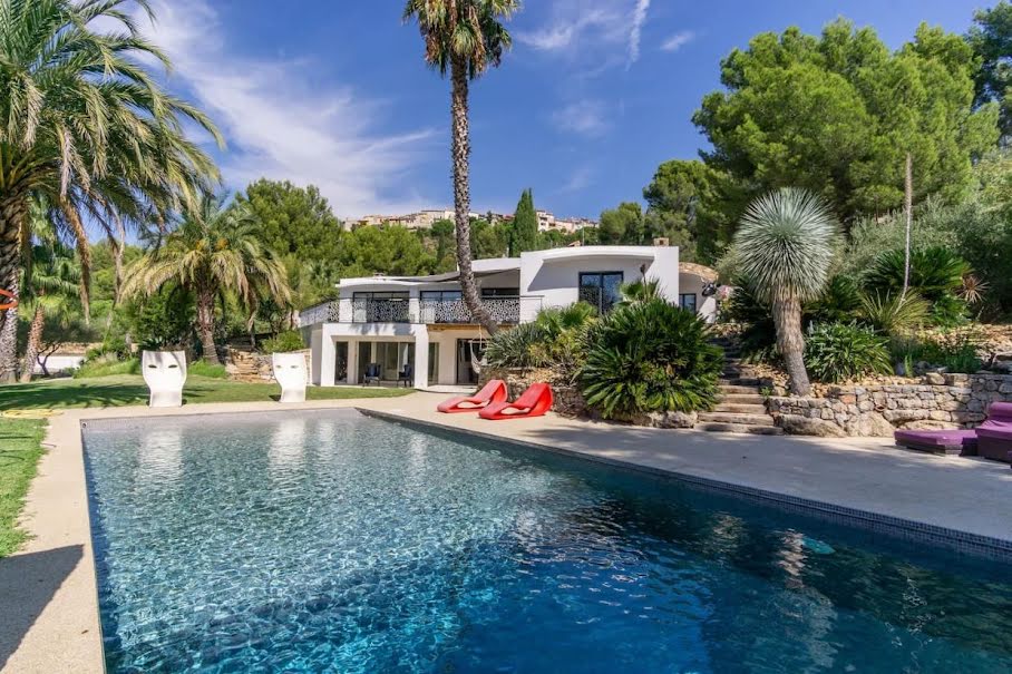 Location meublée villa 8 pièces 350.26 m² à Le Castellet (83330), 8 000 €