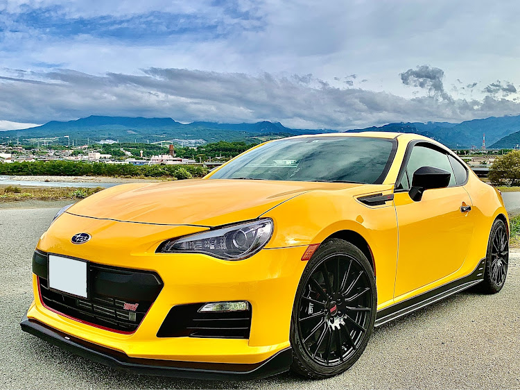 BRZのtS・サンライズイエロー・河川敷・八ヶ岳に関するカスタム事例の投稿画像1枚目