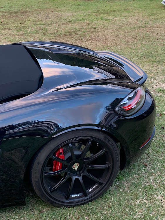 718 ボクスターのPORSCHE・718ボクスターS・お尻美人に関するカスタム事例の投稿画像1枚目