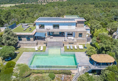 Villa avec piscine en bord de mer 11