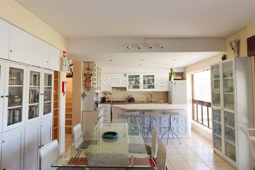 Appartement contemporain avec terrasse et piscine 4