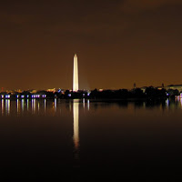 Night lights and reflections of the city di 