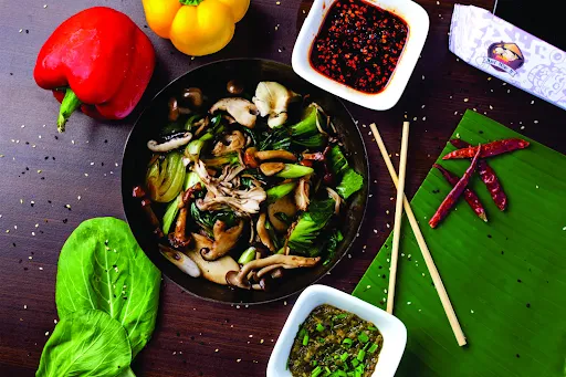 Pokchoi, Black Mushroom & Tofu In Chilli Oyster Sauce