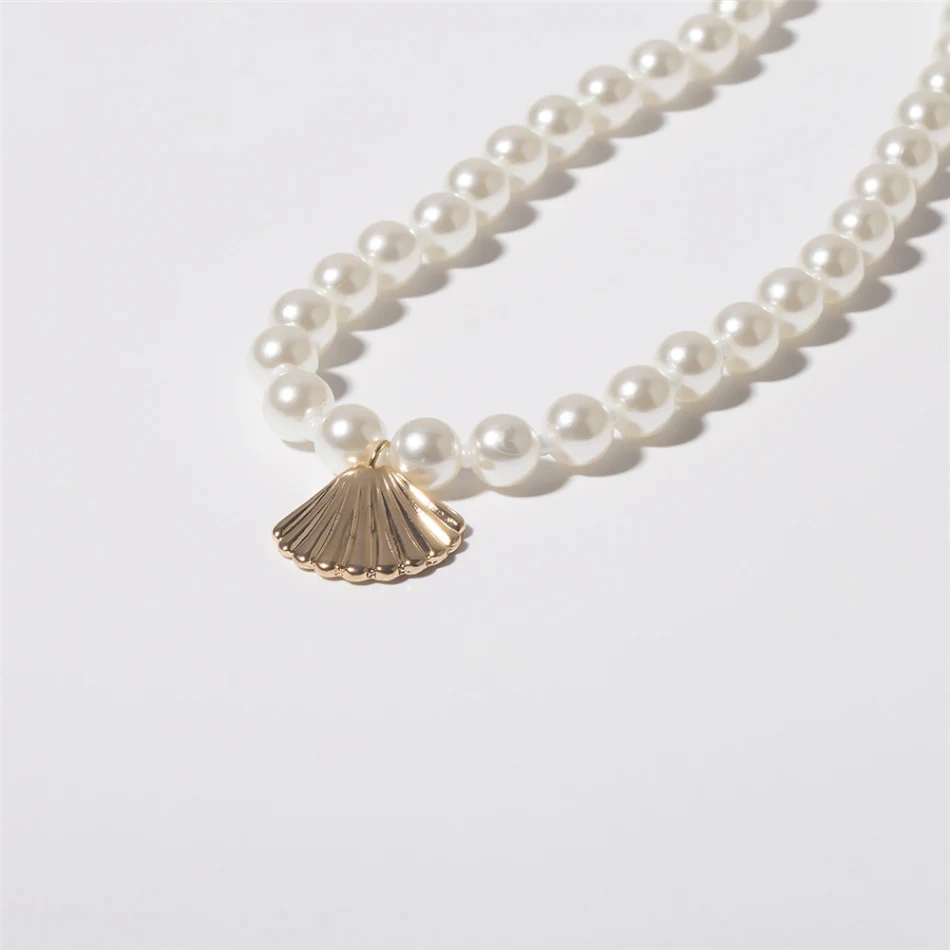 Colar de vieira de pérolas simples e personalizado feminino, para combinar com tudo. Elegância versátil, perfeito para qualquer ocasião e roupa.