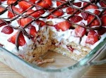 NO-BAKE STRAWBERRY ICEBOX CAKE was pinched from <a href="http://gator995.com/the-very-easy-to-make-no-bake-strawberry-icebox-cake-recipe/" target="_blank">gator995.com.</a>