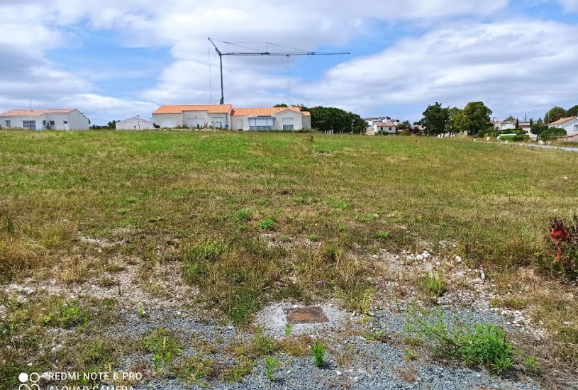  Vente Terrain + Maison - Terrain : 371m² - Maison : 70m² à Saintes (17100) 