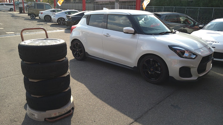 スイフトスポーツの16インチ・スズキサーキットミーティング・セントラルサーキットに関するカスタム事例の投稿画像3枚目