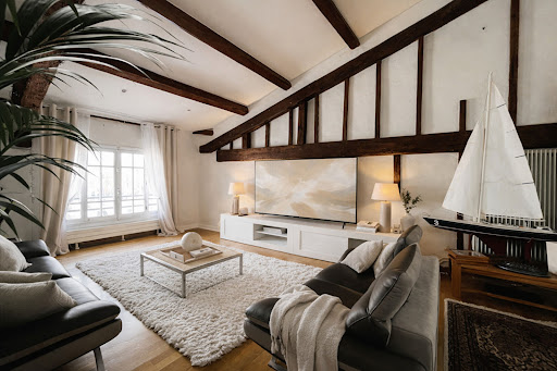 Living room with exposed beams and sofas - Prestige apartment / penthouse for sale in Narbonne, 4 rooms, 3 bedrooms