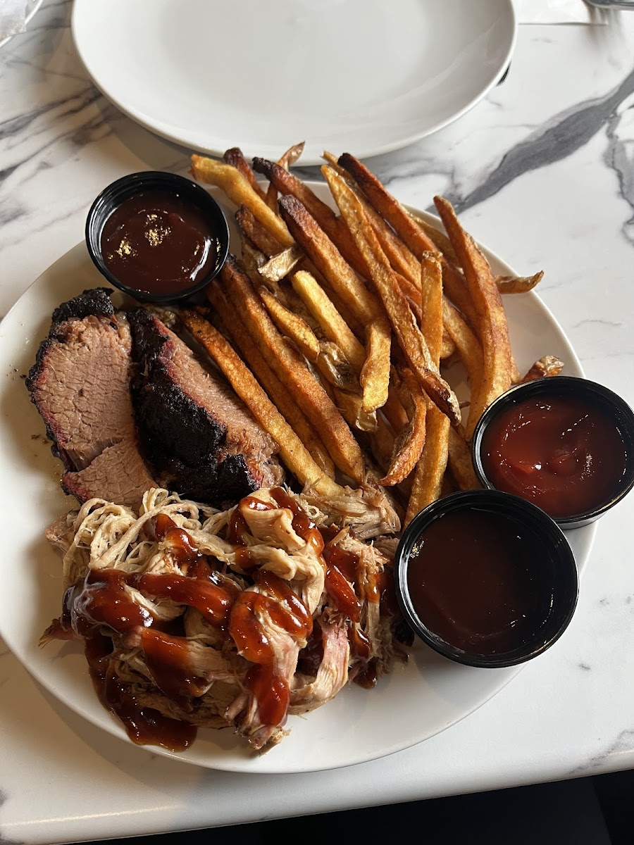 Pulled pork and brisket platter