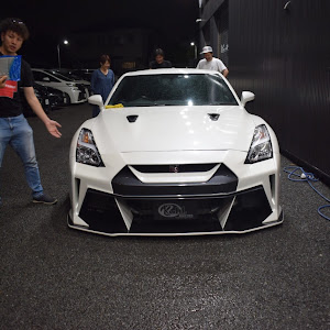 NISSAN GT-R