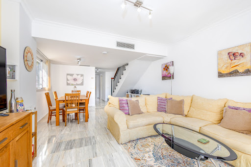 Maison avec piscine et jardin 4