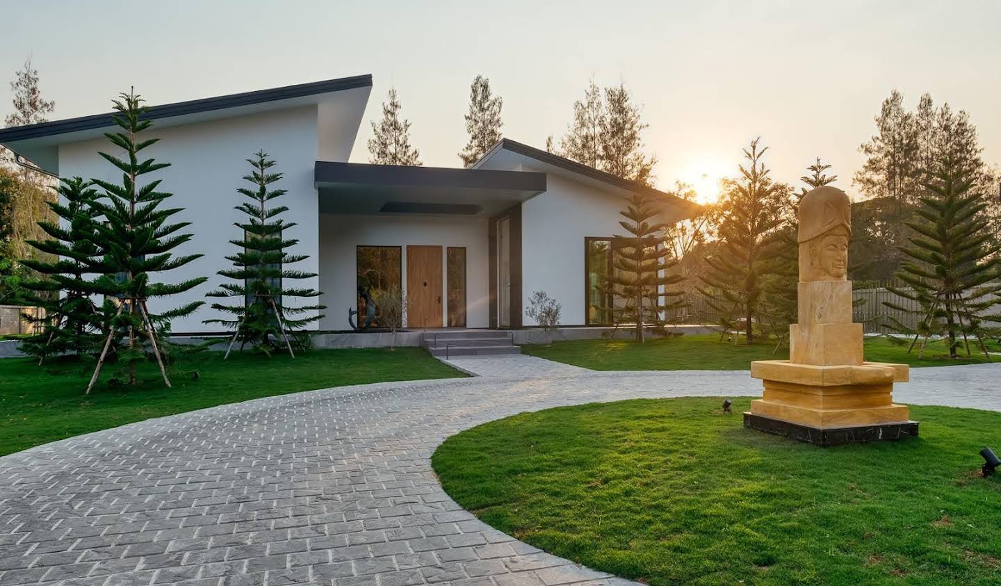 Villa with garden Cha-am