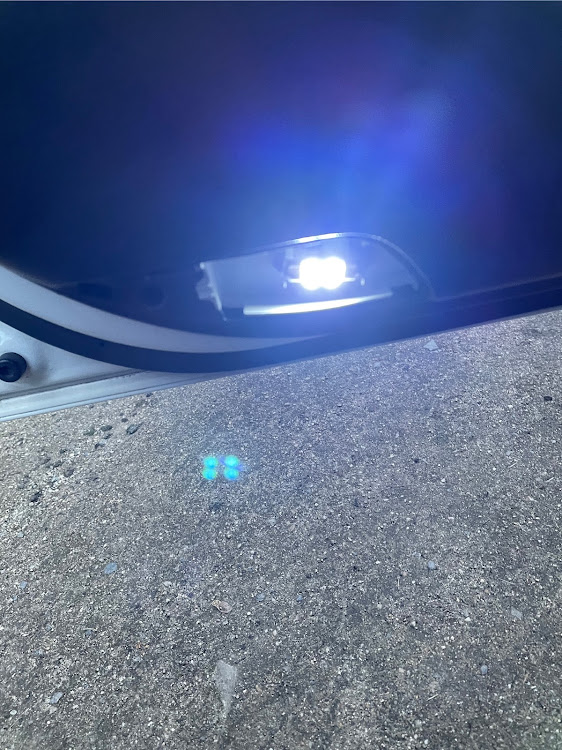レガシィツーリングワゴンのレガシィツーリングワゴン・スバル・BP5・カーテシランプ・LED化に関するカスタム事例の投稿画像2枚目