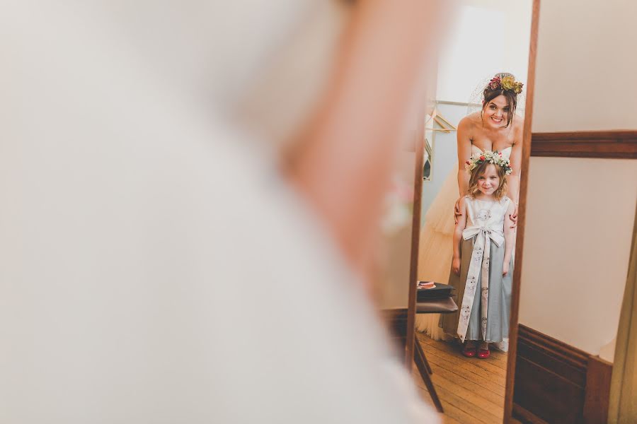 Fotógrafo de bodas Louise Gilbert (louiseyoung). Foto del 18 de julio 2016