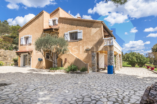House with pool and garden 3