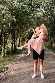 Fotografo di matrimoni Yulya Tomilina (juliatomilina). Foto del 27 maggio 2020