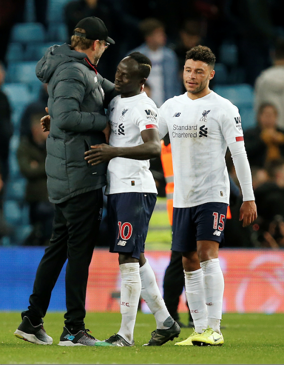 Liverpool manager Jurgen Klopp with Liverpool's Sadio Mane, and Alex Oxlade-Chamberlain