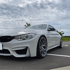 M4 クーペ F82