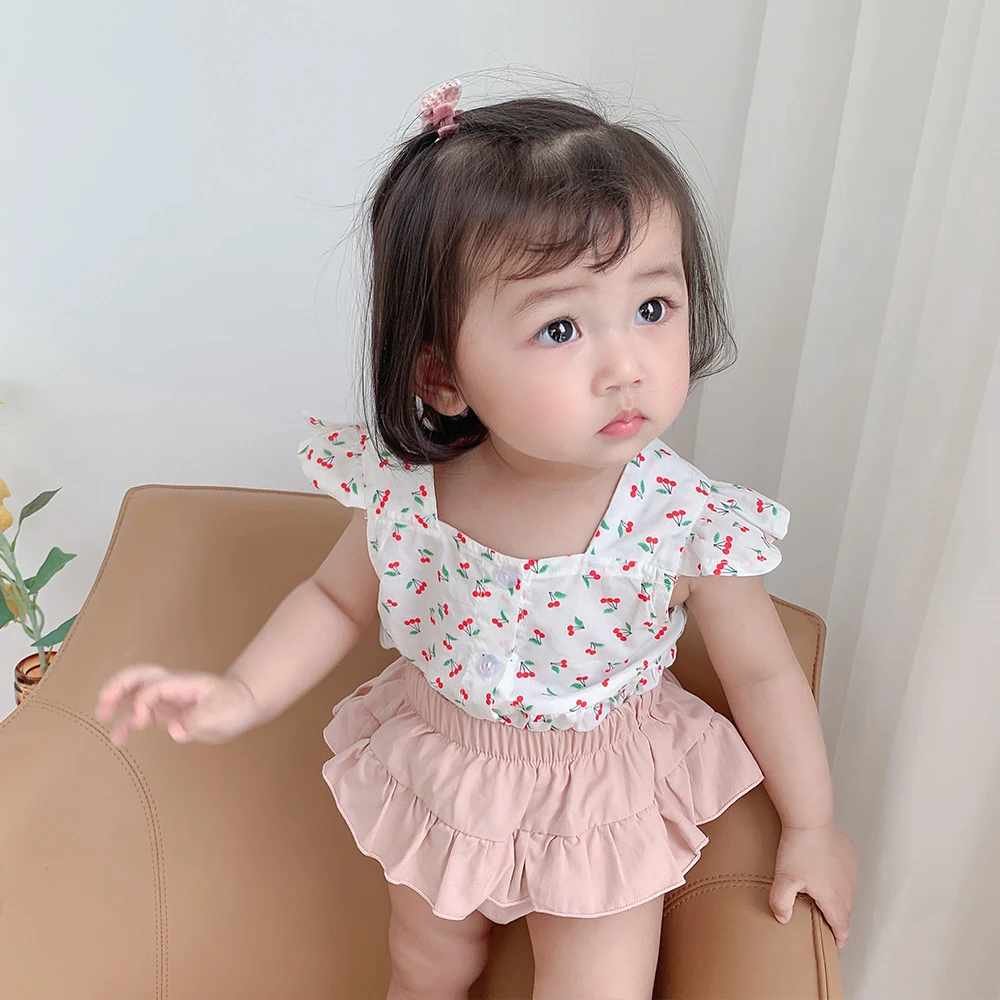 Letnji floralni top za bebu devojčicu, bez rukava, korejski stil, ležeran kroj. Zapadni stil za vruće dane.