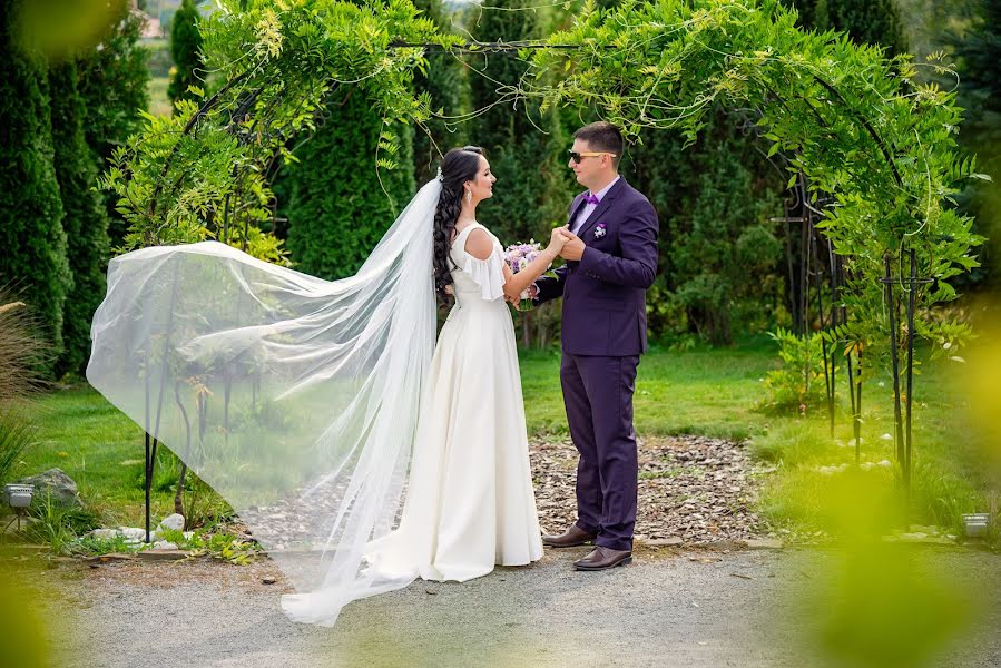 Fotógrafo de casamento Yuliya Romaniy (juliyuli). Foto de 11 de novembro 2019