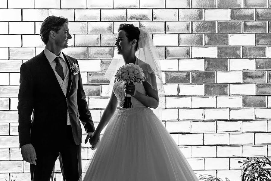 Wedding photographer Rafa Martell (fotoalpunto). Photo of 20 October 2016