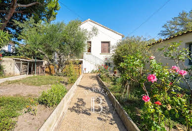 House with garden and terrace 2