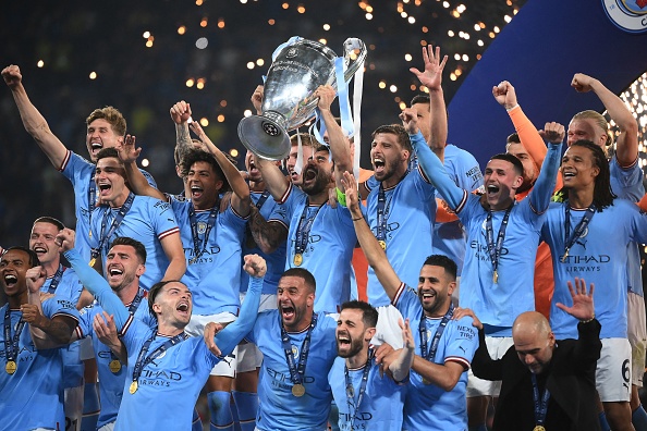 MAN CITY LIFT PREMIER LEAGUE TROPHY!