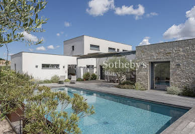 Maison avec piscine et terrasse 10