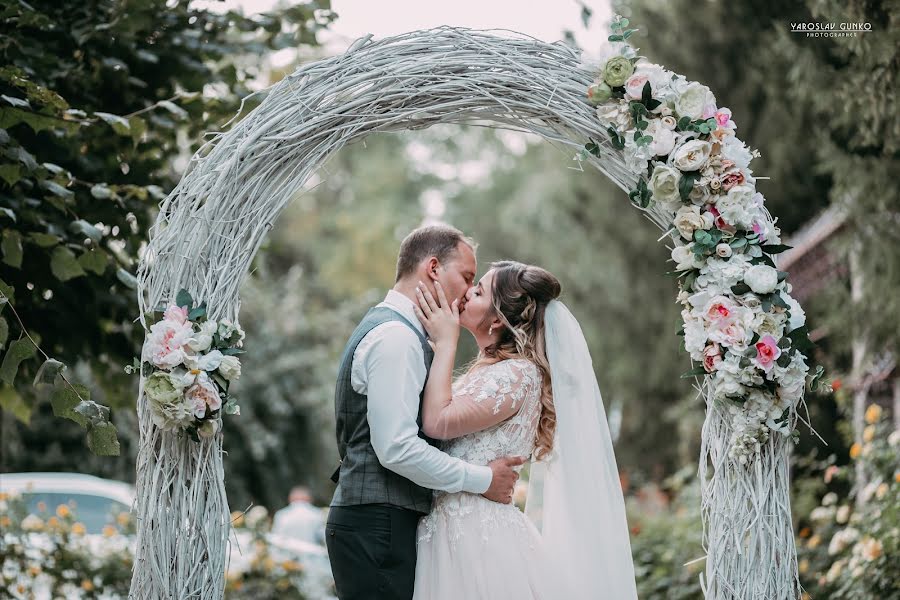 Fotógrafo de casamento Yaroslav Gunko (yarikbar). Foto de 4 de dezembro 2019