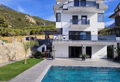 Maison avec piscine et terrasse 2