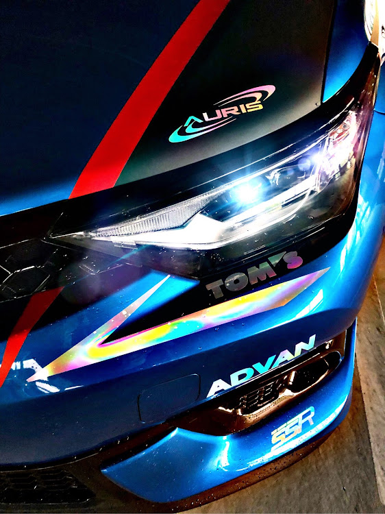 オーリスのドライブ・ココス・刀・お寺に関するカスタム事例の投稿画像1枚目