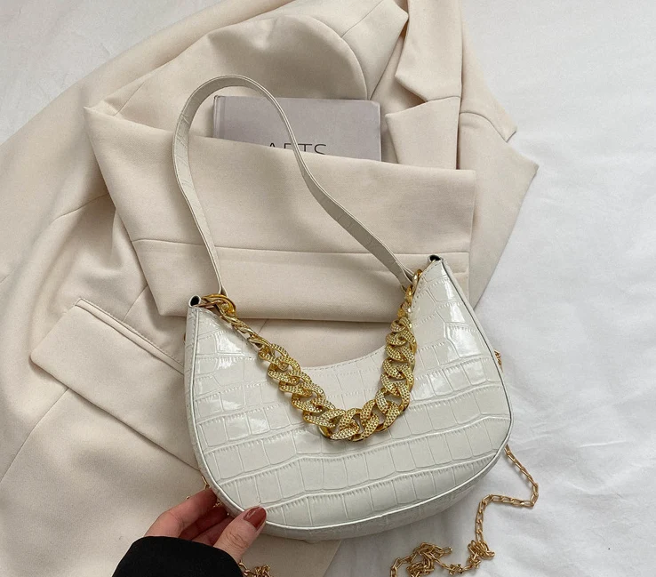 Bolsa Transversal com Corrente Fashion, Linda e Prática para Mulheres, Design Moderno e Elegante, Perfeita para Diversas Ocasiões e Levar Tudo