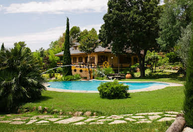 Villa with pool 1