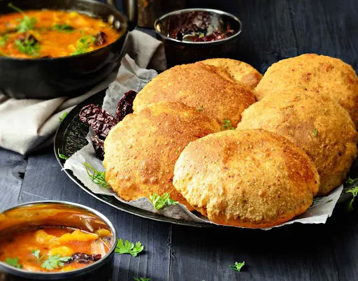 4 Bedami Puri With Aloo Ki Sabji