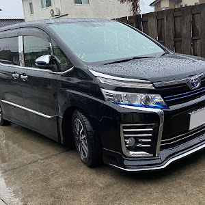 ヴォクシー ZRR85W