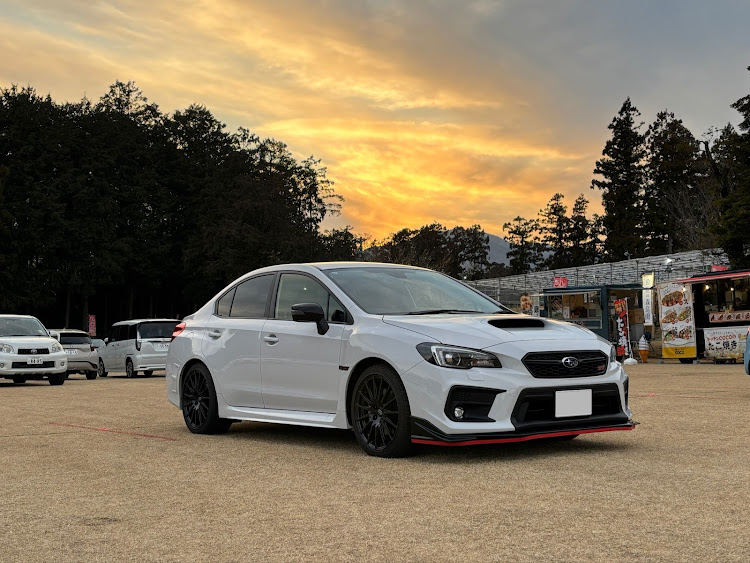 WRX S4の鈴鹿の森庭園・枝垂れ梅・鈴鹿サーキット・車好きと繋がりたい・写真が好きな人と繋がりたいに関するカスタム事例の投稿画像1枚目