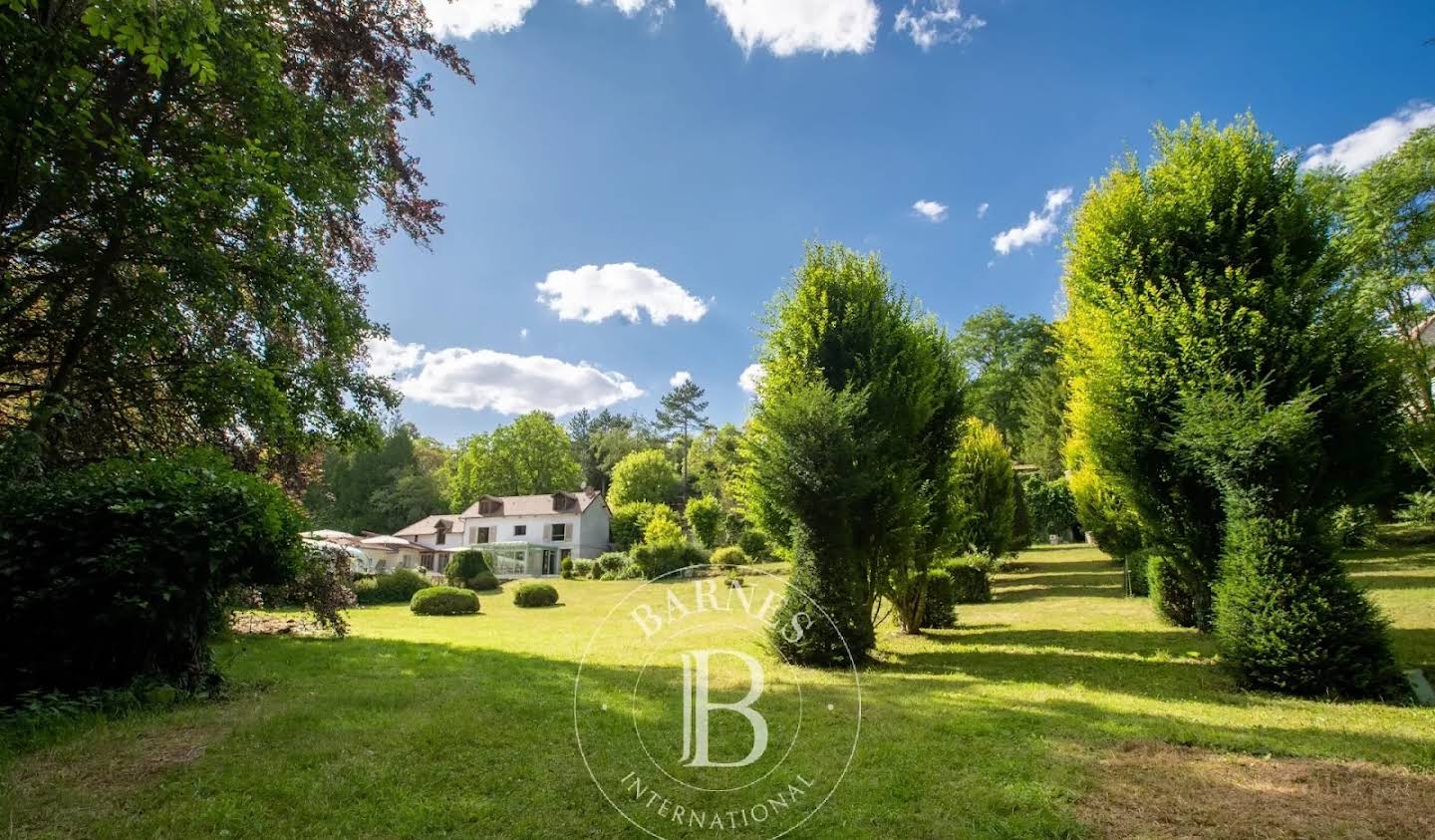 House with pool Montchauvet