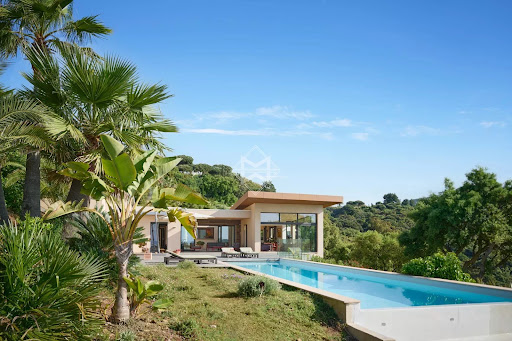 Villa with pool 3