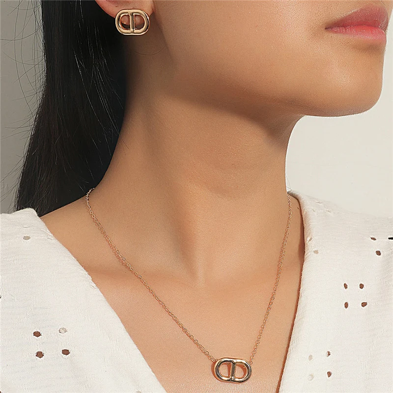 Tweedelige retro ketting met koude wind clavicula ketting, een stijlvol sieraad om je look te versterken en je nek te accentueren.