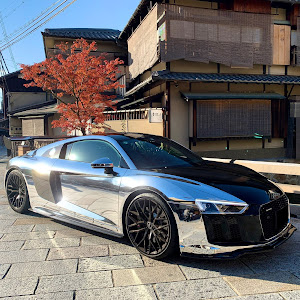 R8 クーペ