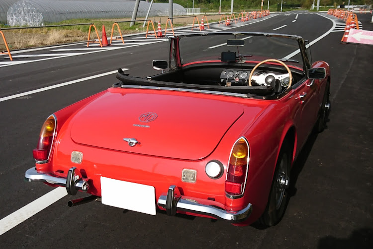 ミゼットのクラシックカー・修理中・オイル漏れ・オープンカー・ドライブ日和に関するカスタム事例の投稿画像5枚目